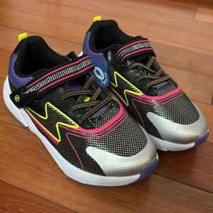 Girls Stride rite light up sneakers size 2 wide.